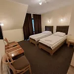 Dworek Staropolski شقة فندقية