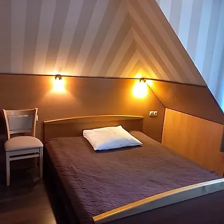 Dworek Staropolski Aparthotel 2*