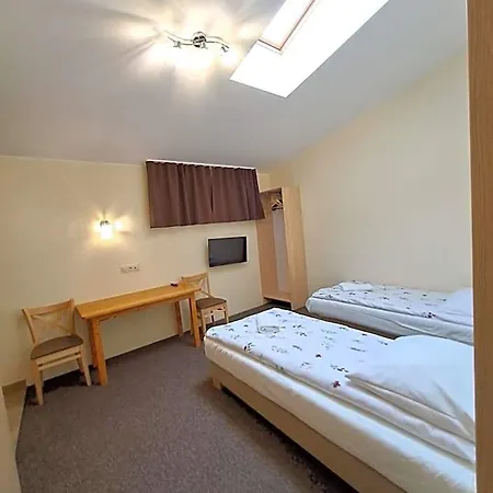Aparthotel Dworek Staropolski 2*