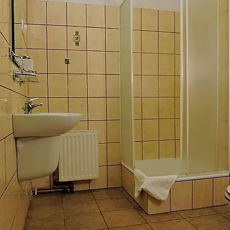 Aparthotel Dworek Staropolski 2*