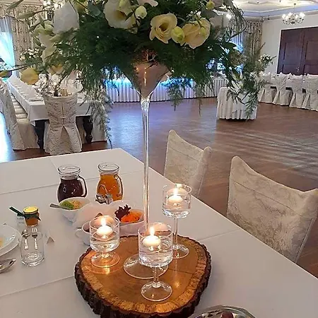 Dworek Staropolski Aparthotel 2*