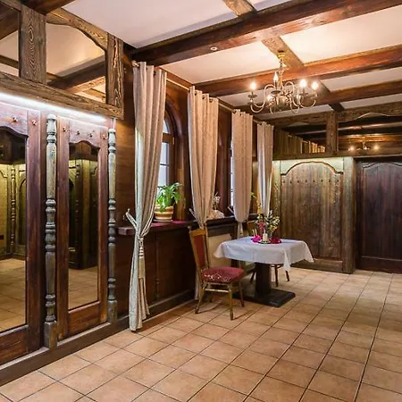 Aparthotel Dworek Staropolski 2*