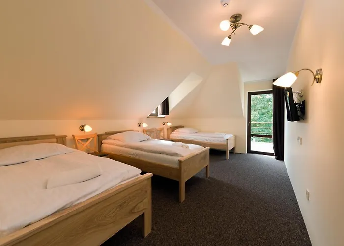 Dworek Staropolski 2*