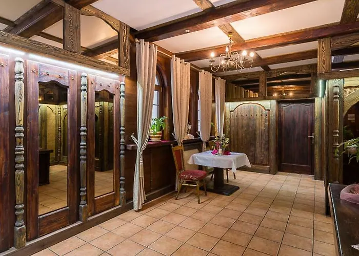 Aparthotel Dworek Staropolski 2*